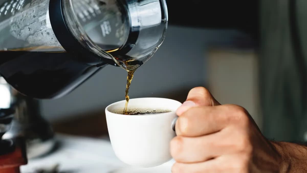Brasileiro e açúcar no café: hábito explicado