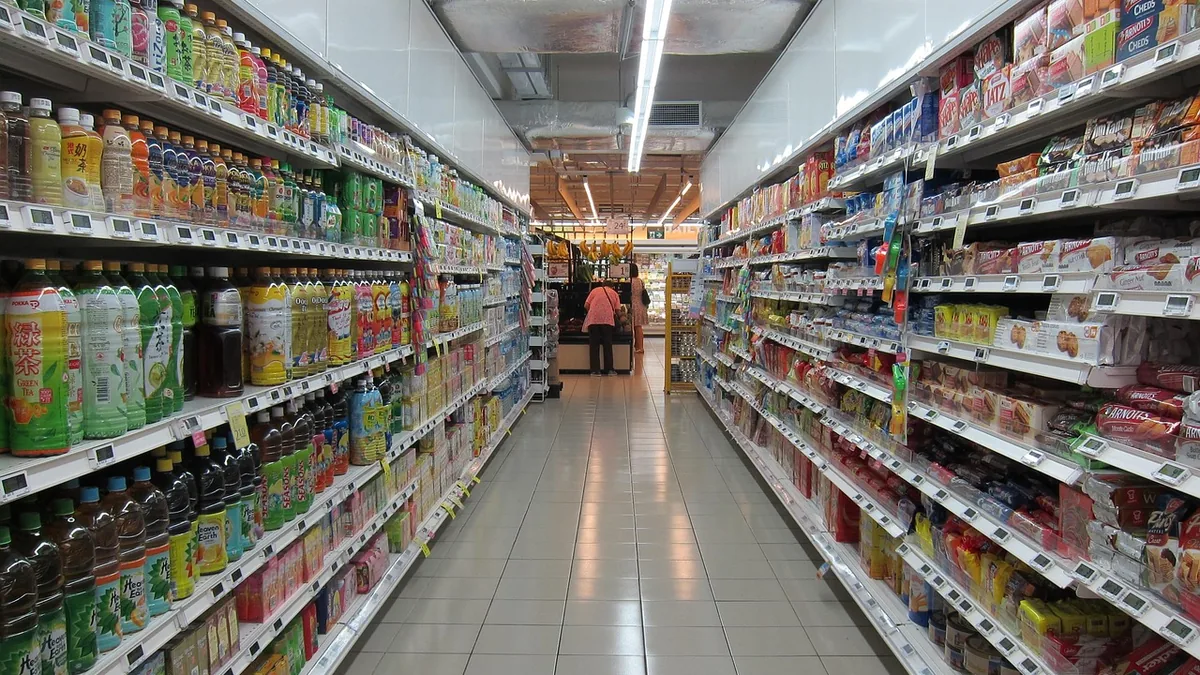 Justiça mantém multa de R$ 300 mil ao Assaí por alimentos vencidos